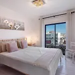 1 Bedroom Seaview 아파트